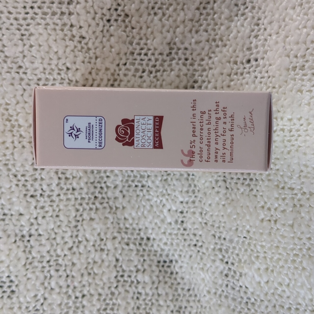 Laura Geller Baked Balance-N-Glow Foundation in Light, 8g/0.28oz - Picture 6 of 11